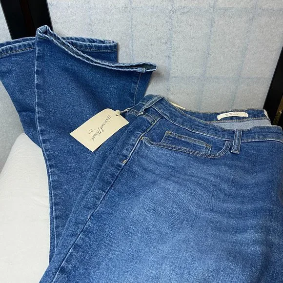 Universal Thread High Rise Straight Fitted Denim Jeans Medium Wash Blue NWT - Picture 6 of 10